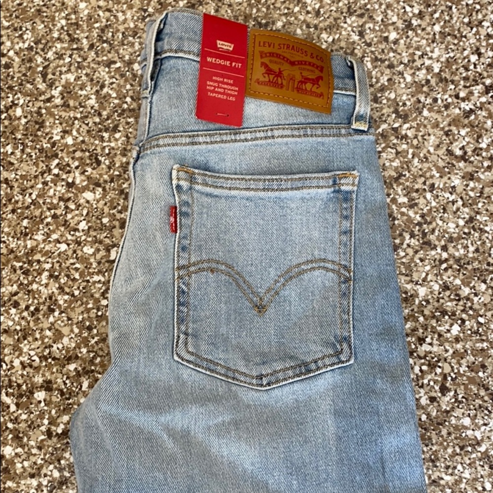 Never worn Levi wedgie fit